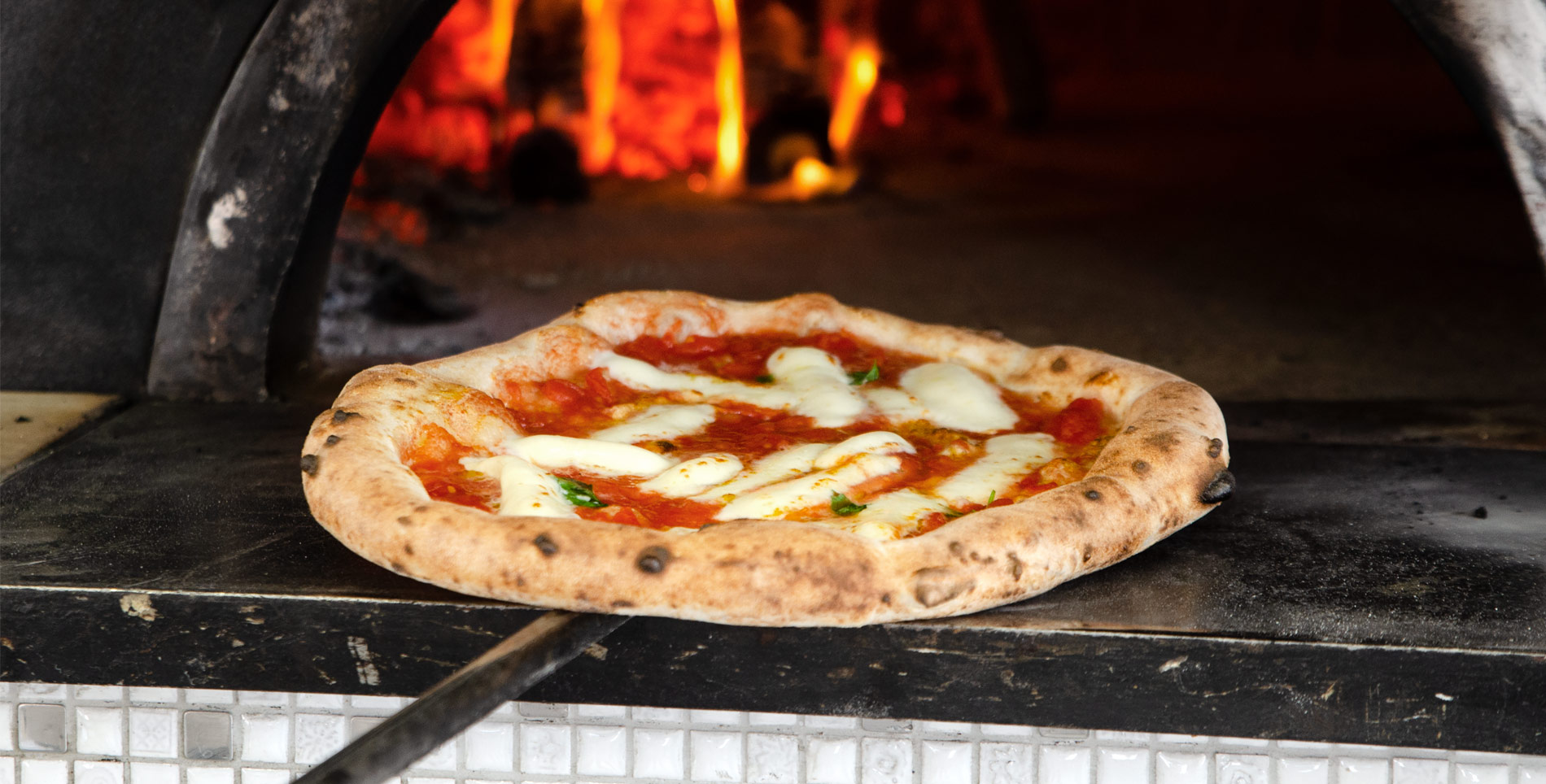 The Art of the Neapolitan Pizza-Maker